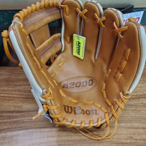 New Wilson A2000 SB22GM Sis Bates Fastpitch Right Hand Throw Glove 11.75"